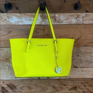 Michael Kors tote volt color